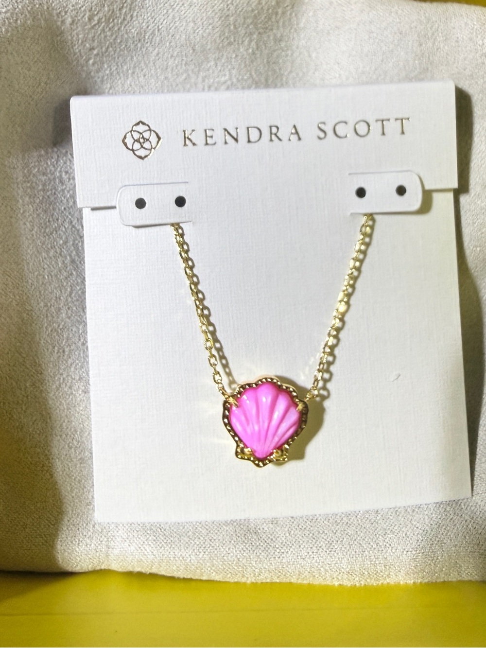 Kendra Scott Pink Shell Pendant Necklace Gold Plated. New with original gift box